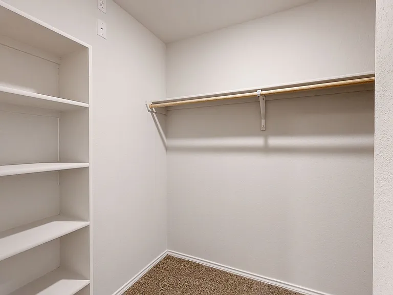 824 Chambray Dr — Photo 5
