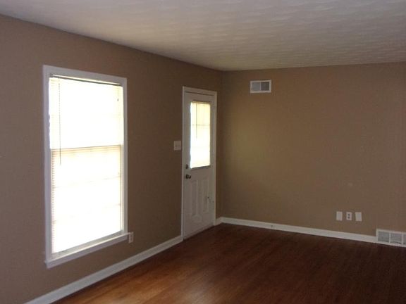 3rd image of 3045 Egan Dr