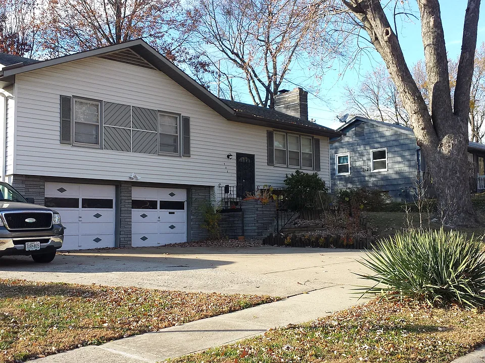 Picture of the front of the house