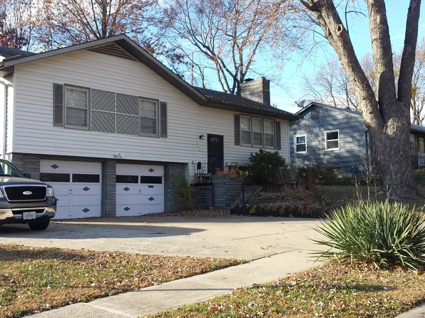 306 SW Pinnell Dr, Lees Summit, MO 64081