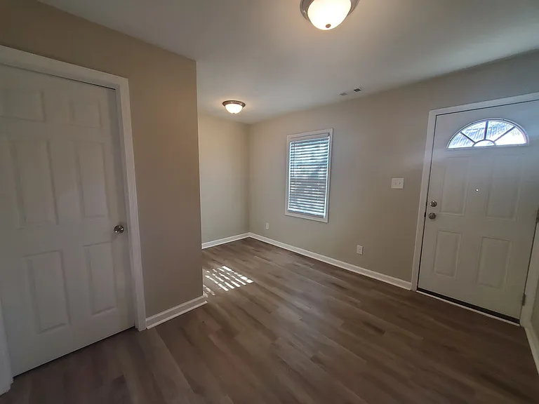 1208 Hillsboro St — Photo 18