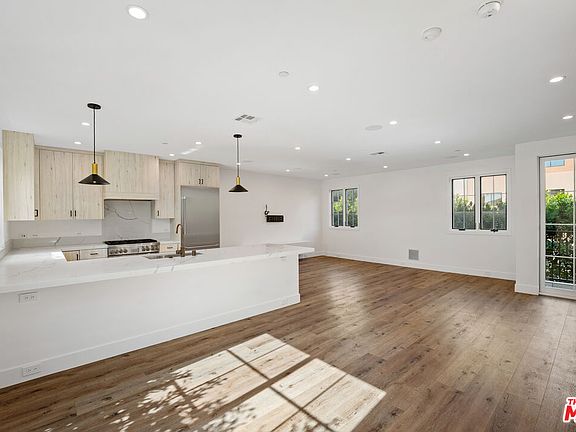 4th image of 5330 Agnes Ave #1/2