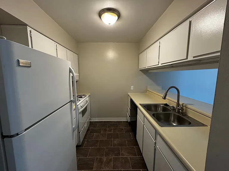 Coventry Court West Apartments — Photo 103