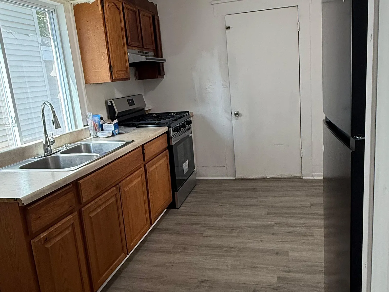 5 bed, 1100 sqft, $2,400 — Photo 2