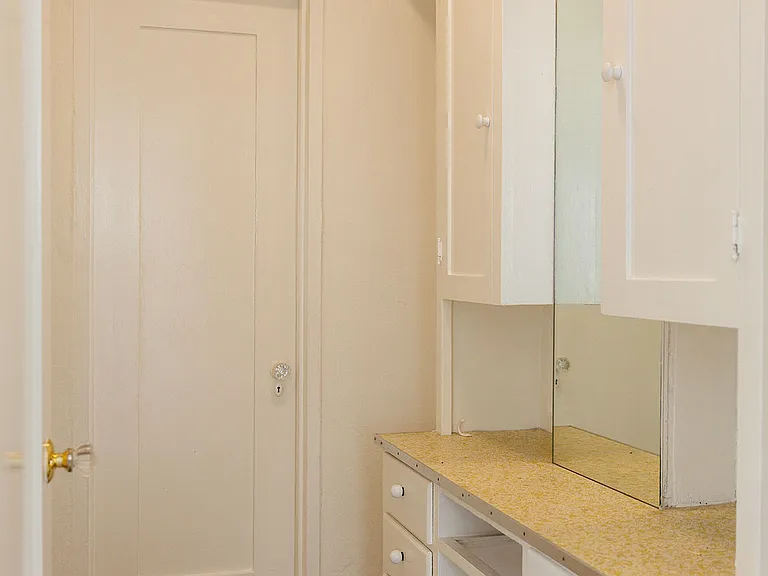 52 W Center St #B — Photo 5