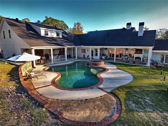 2nd image of 207 Pearce Rd