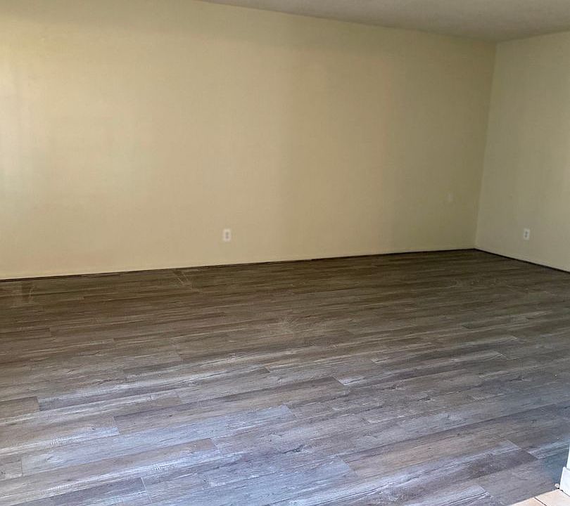 1st image of 13440 Doty Ave