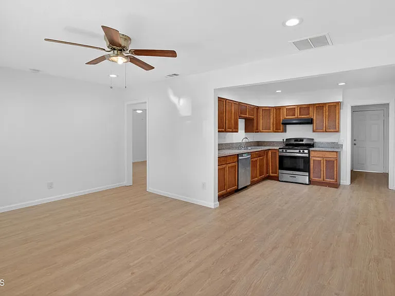 3307 Belden St — Photo 8