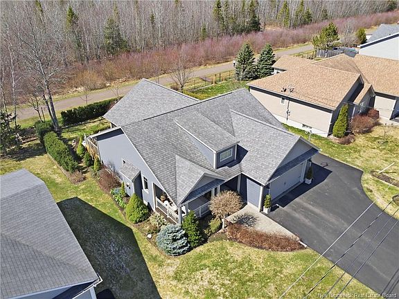 3rd image of 20 Forest Grove Rd