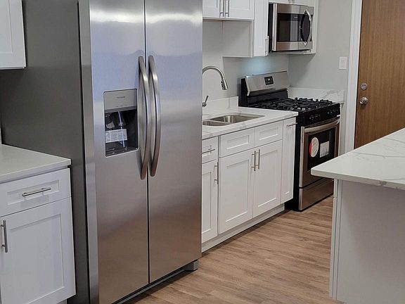 4th image of 10538 Ridgeland Ave Unit 101