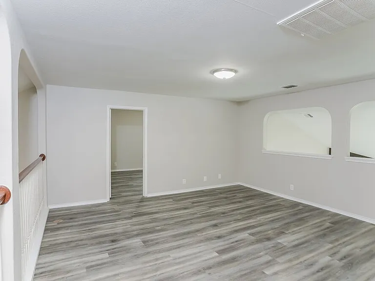 121 Yeager Cir — Photo 8