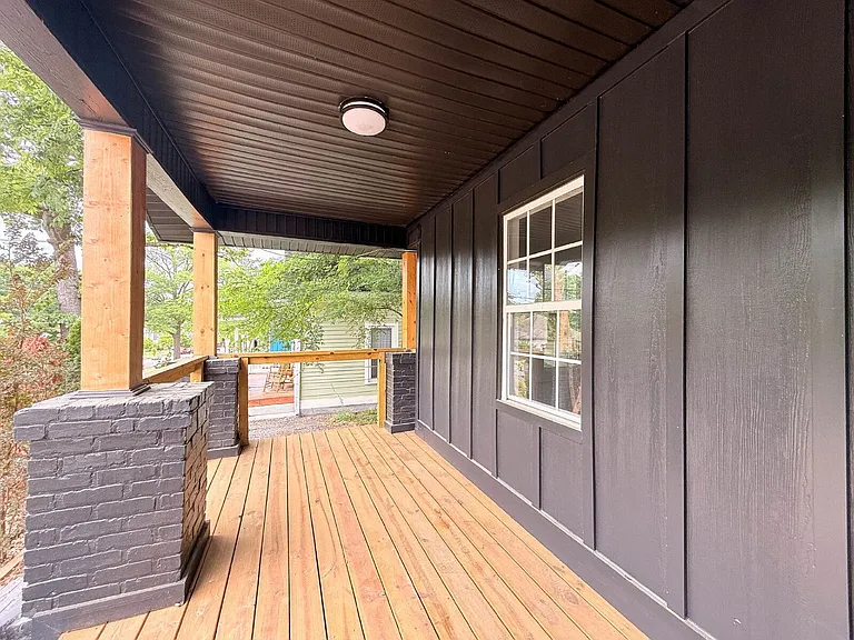 114 N Guthrie Ave — Photo 3