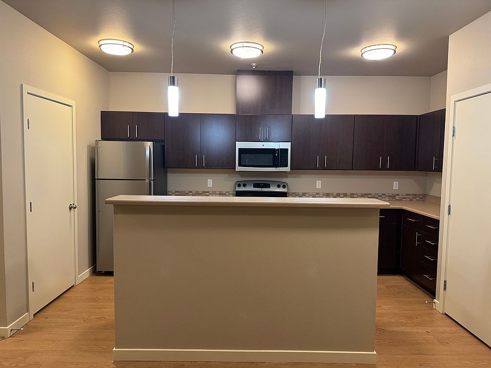 1st image of 961 10th Pl NE Unit 206