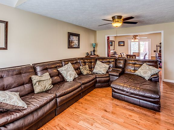 4th image of 423 Windrowe Dr