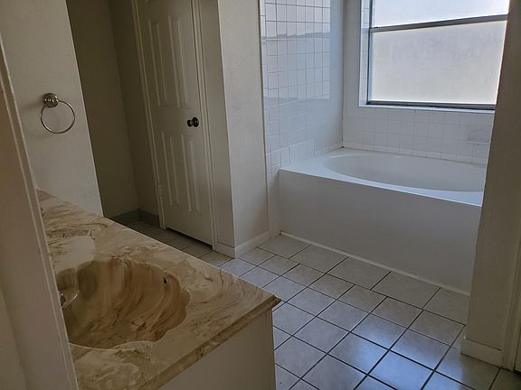 4th image of 4723 Black Rock St