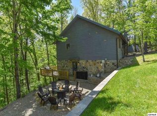 638 Oaks View Ct, Pigeon Forge, TN 37863