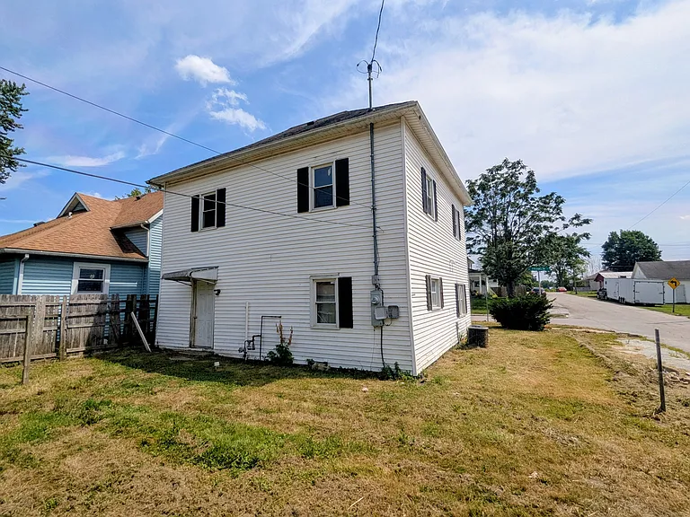 822 W Franklin St — Photo 2