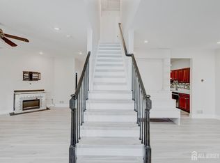 79 Forest Dr, Piscataway, NJ 08854