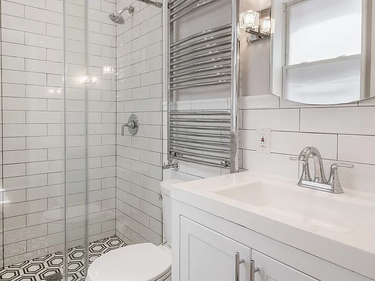 8 R St NW #4 — Photo 7