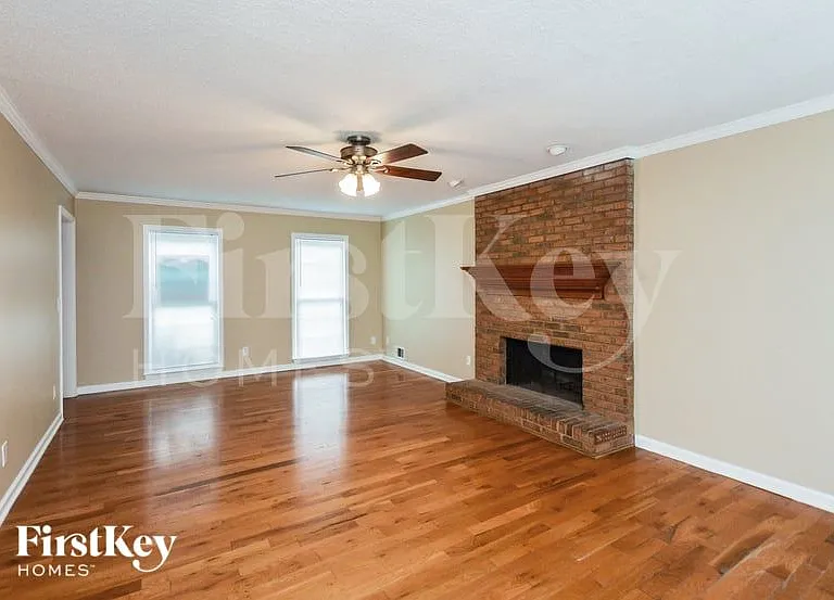2107 Amherst Trl SE — Photo 3