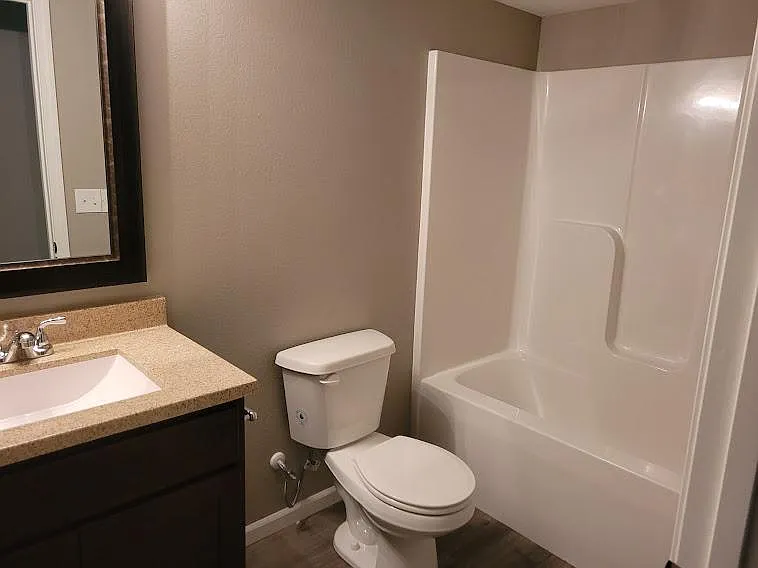 305 S Dogwood Ln — Photo 10