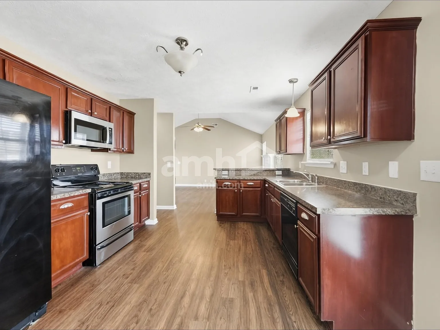 3 bed, 2.0 bath, 1870 sqft, $2,265 — Photo 4