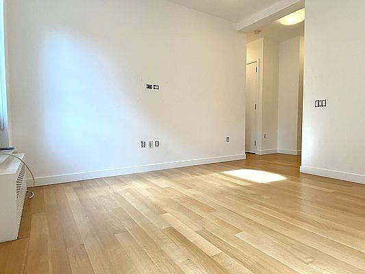 4th image of 215 W 10th St APT 2C