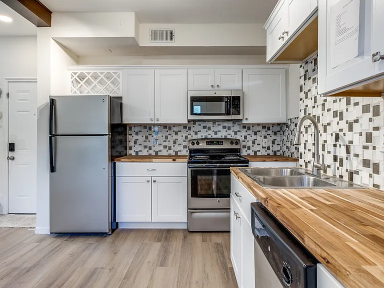 8404 Forest Ln #702 — Photo 4