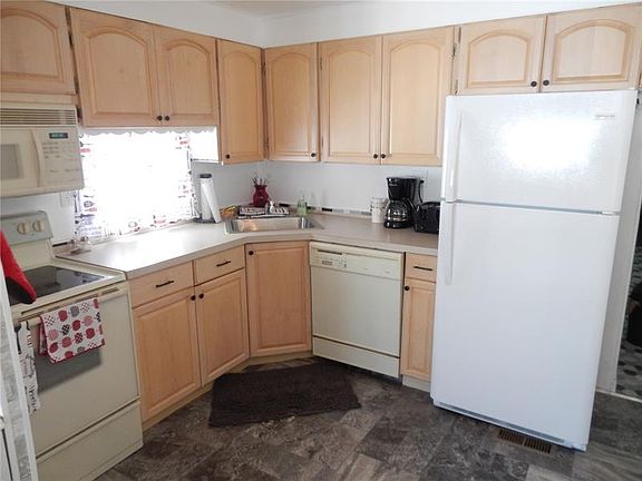 4th image of 2860 W Marina Dr