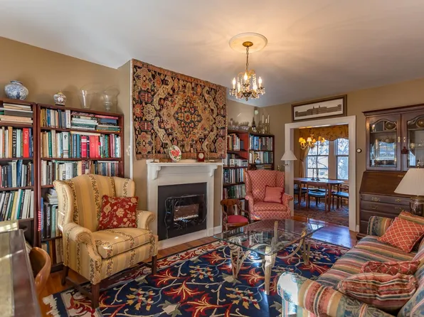 11 S Saint Clair St, Staunton, VA 24401