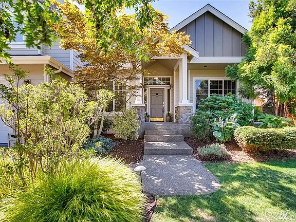 Inviting front entrance to welcome your guests!