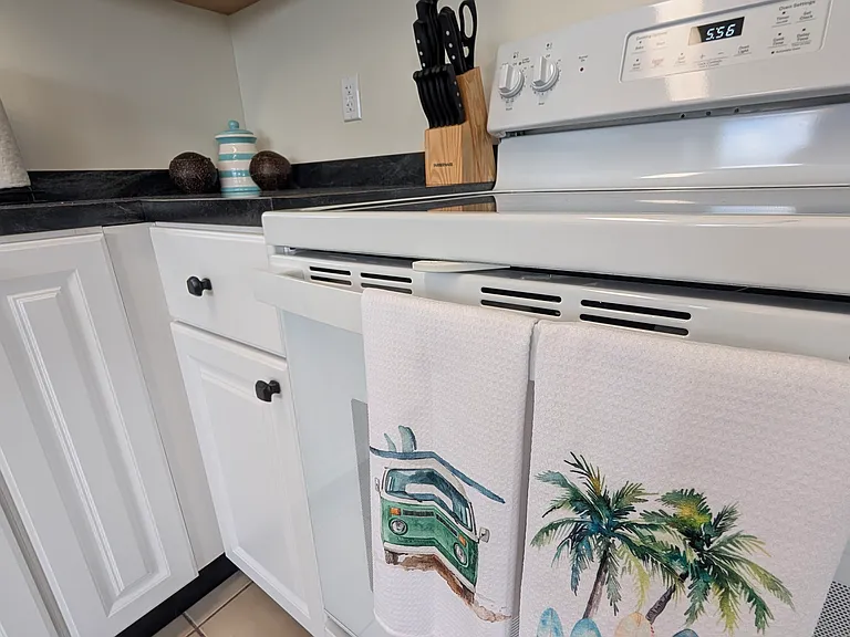 FULLY EQUIPPED Kitchen with Everything you could need
