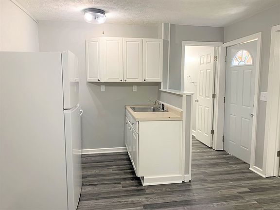 5th image of 671 Oak St APT 5