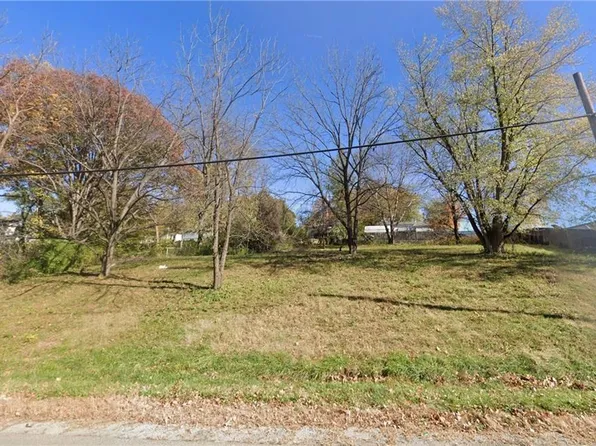 4801 NW Waukomis Dr, Kansas City, MO 64151