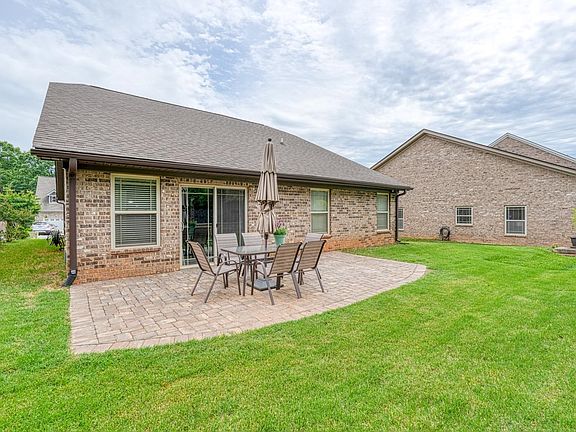 4th image of 770 Charleston Pl