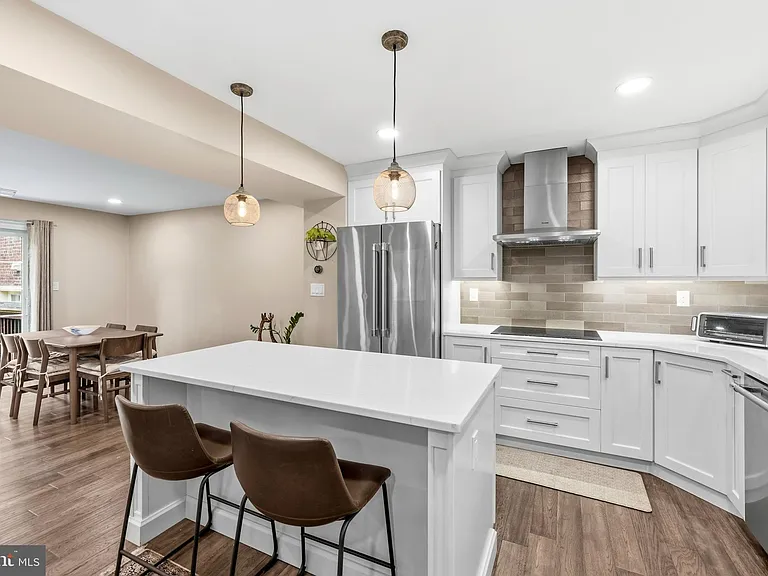 4880 Chevy Chase Dr #133 — Photo 1
