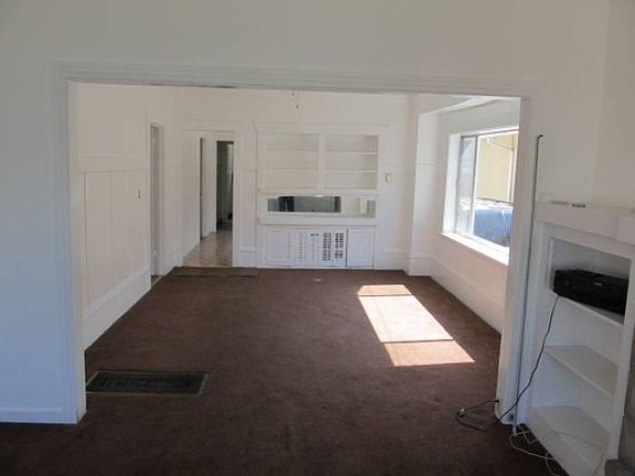 living room/dining room