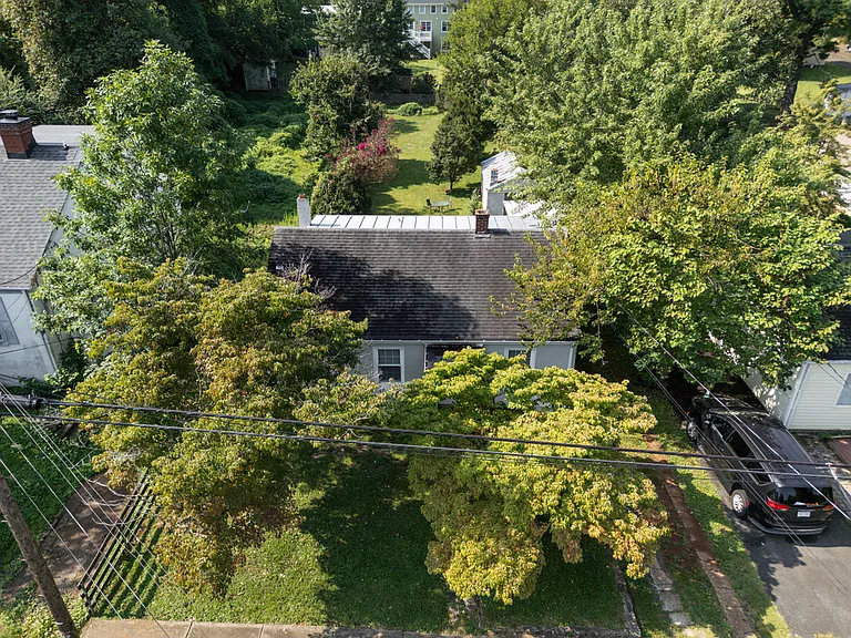 1322 Chesapeake St — Photo 12