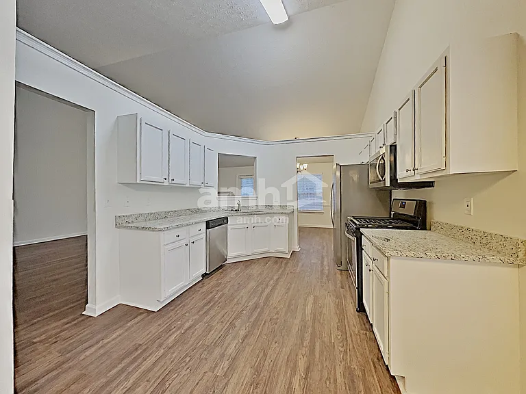 2462 Heatherton Ct — Photo 3