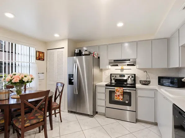 1000 Colony Point Circle #110, Pembroke Pines, FL 33026