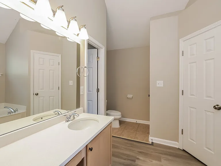1424 Radley Cv — Photo 13