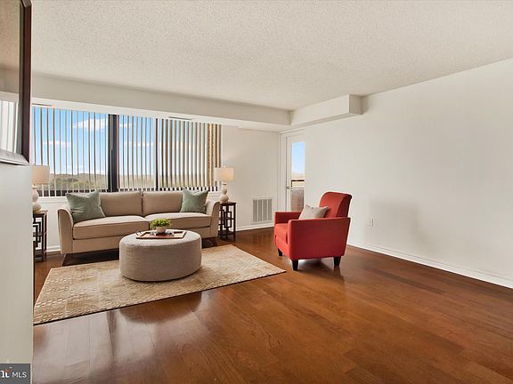 4th image of 10101 Grosvenor Pl APT 1915