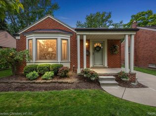 1532 Cheltenham Rd, Birmingham, MI 48009