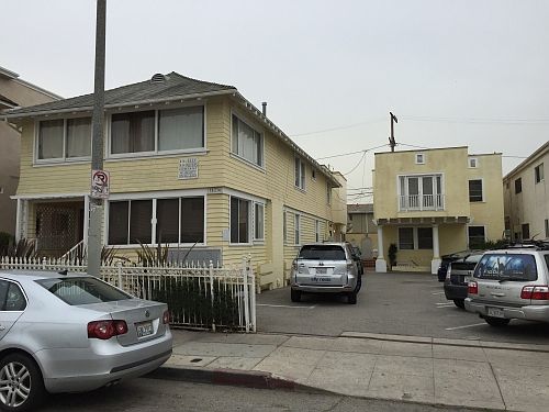 5th image of 38 1/2 Rose Ave APT 04