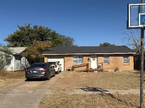 417 Hicks Pl, Levelland, TX 79336