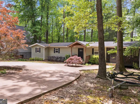 229 Lake View Ct, Lavonia, GA 30553