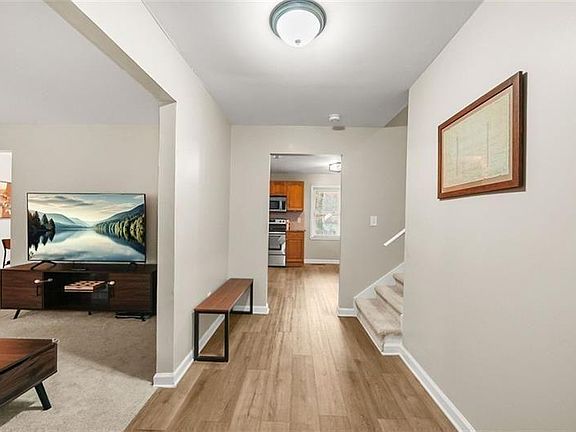 4th image of 2291 Chevy Chase Ln