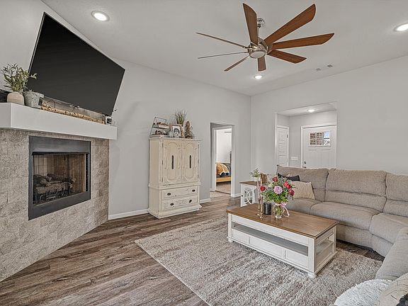 4th image of 1003 Ava Ln