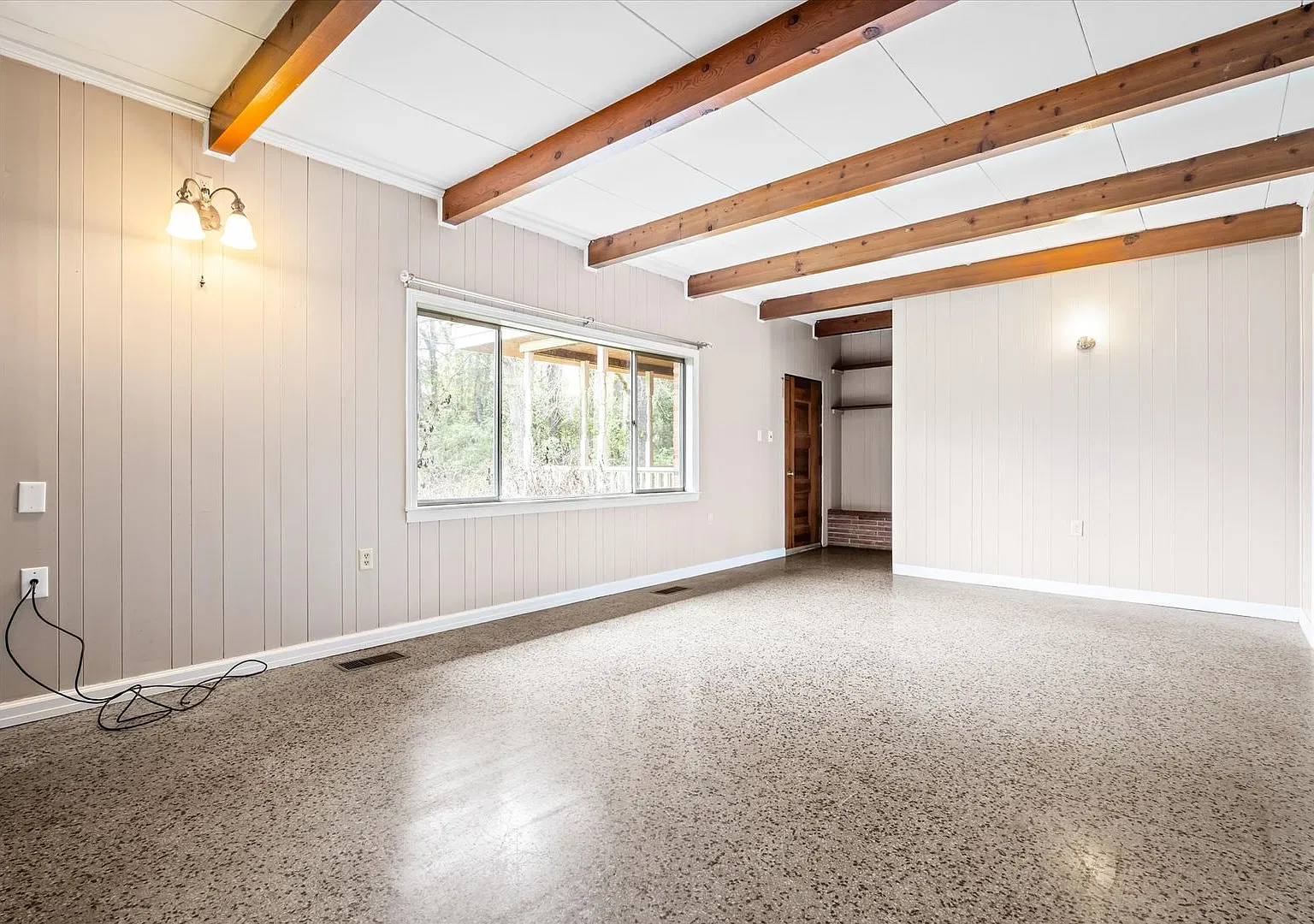 Waterfront Home — Photo 3