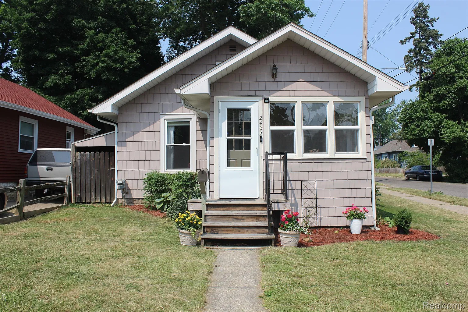 2402 Forest Ave photo 1